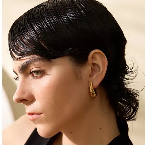 ◾️18k Gold Plated Stereoscopic Tear Drop Stud Earrings - Picture 5 of 7